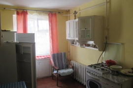 продается квартира под ремонт.