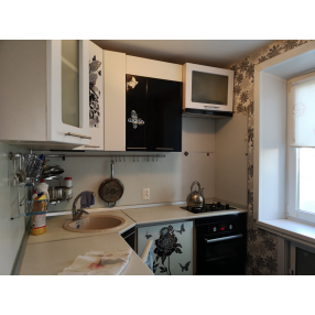 продается 2х квартира в центре.